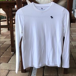 Boys sz 15/16 Abercrombie White Long Sleeved shirt